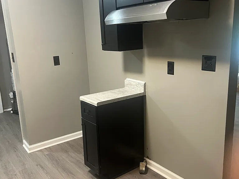 502 Carlton Dr — Photo 2
