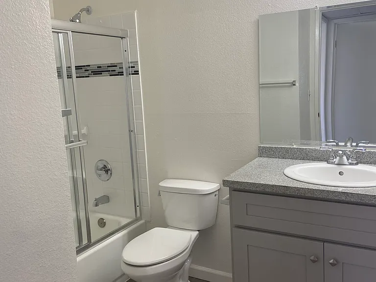 1344 N Serrano Ave — Photo 11