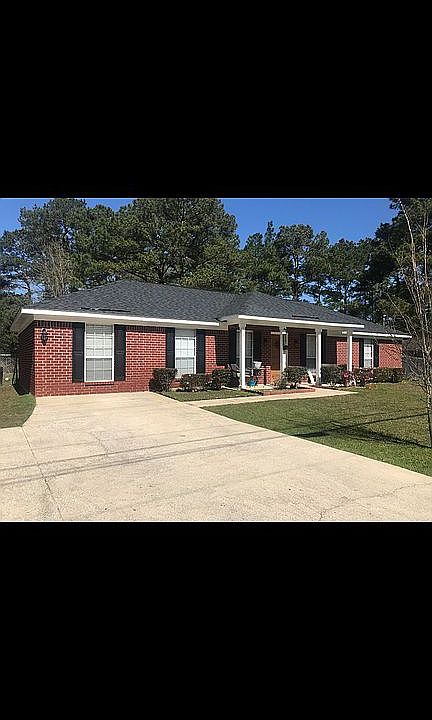 Front of home & driveway