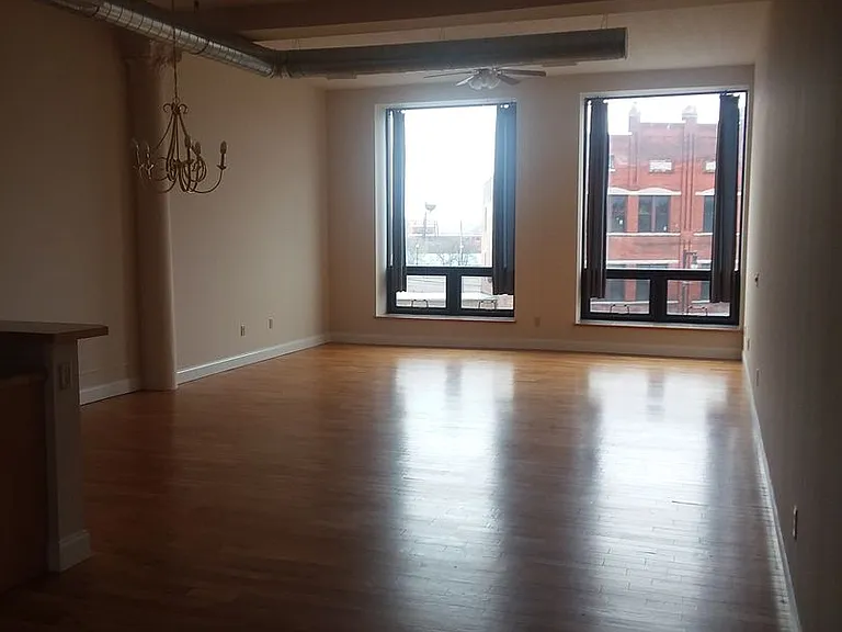 466 N Salina St — Photo 1