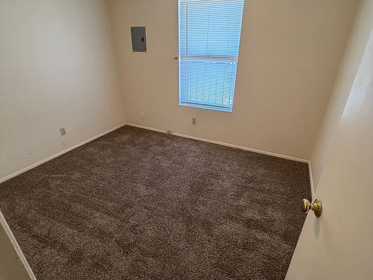 1100 La Fonda Dr — Photo 10