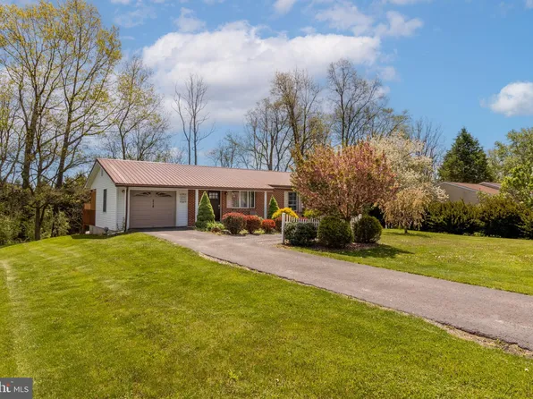 218 Harvard Rd, Port Matilda, PA 16870