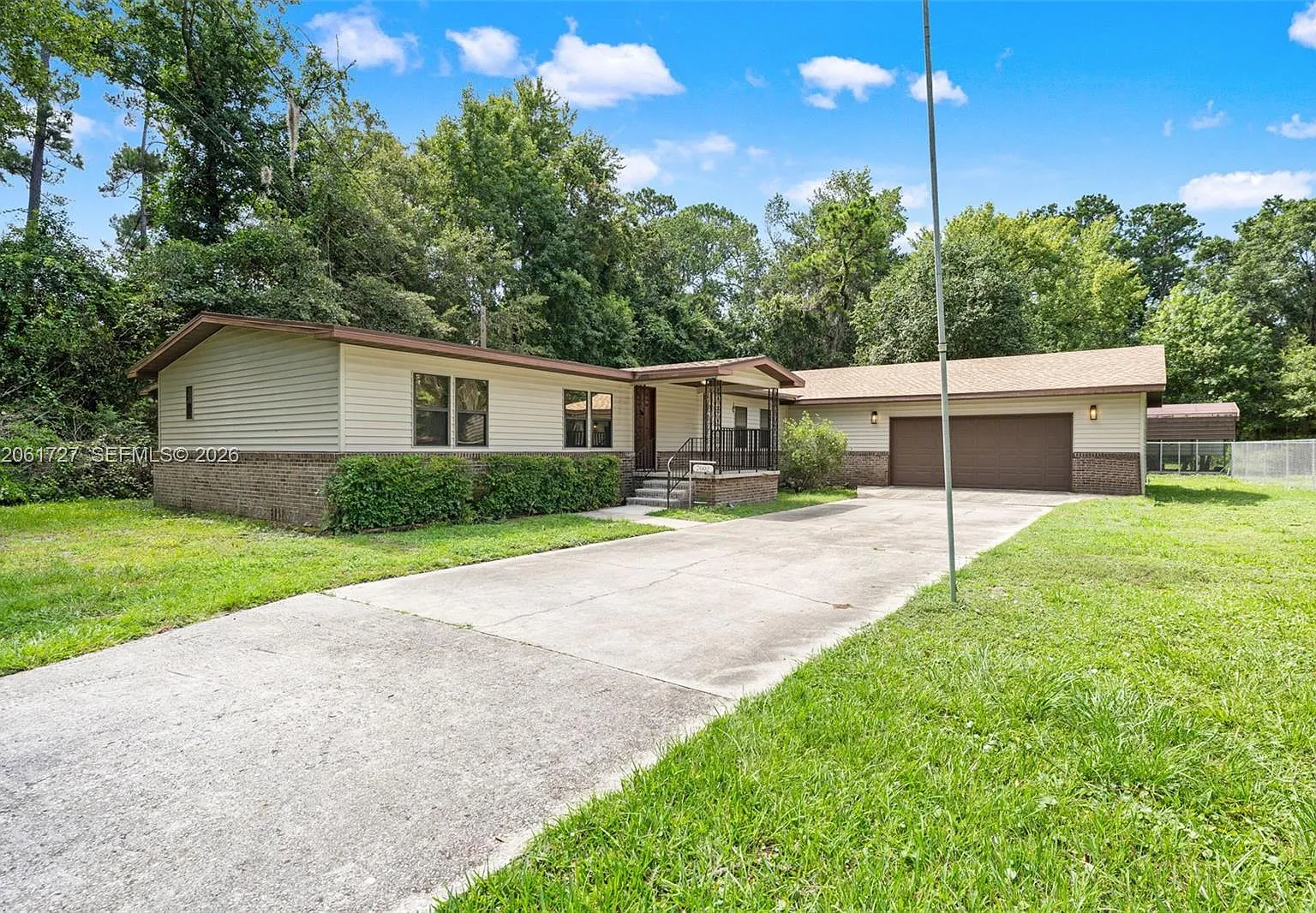 3 bed, 3.0 bath, $2,200 — Photo 2