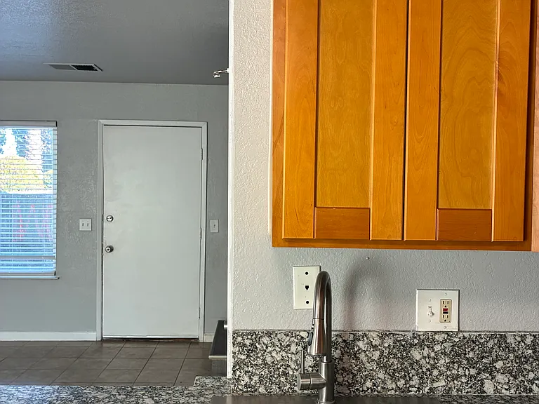 1715 W North Bear Creek Dr #A — Photo 17