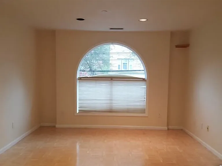 121 Longwood Ave #2B — Photo 3