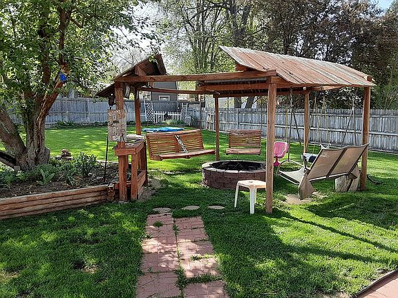 Apple tree,fire pit,sandbox 
