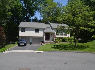 190 Briarwood Dr, Somers, NY 10589