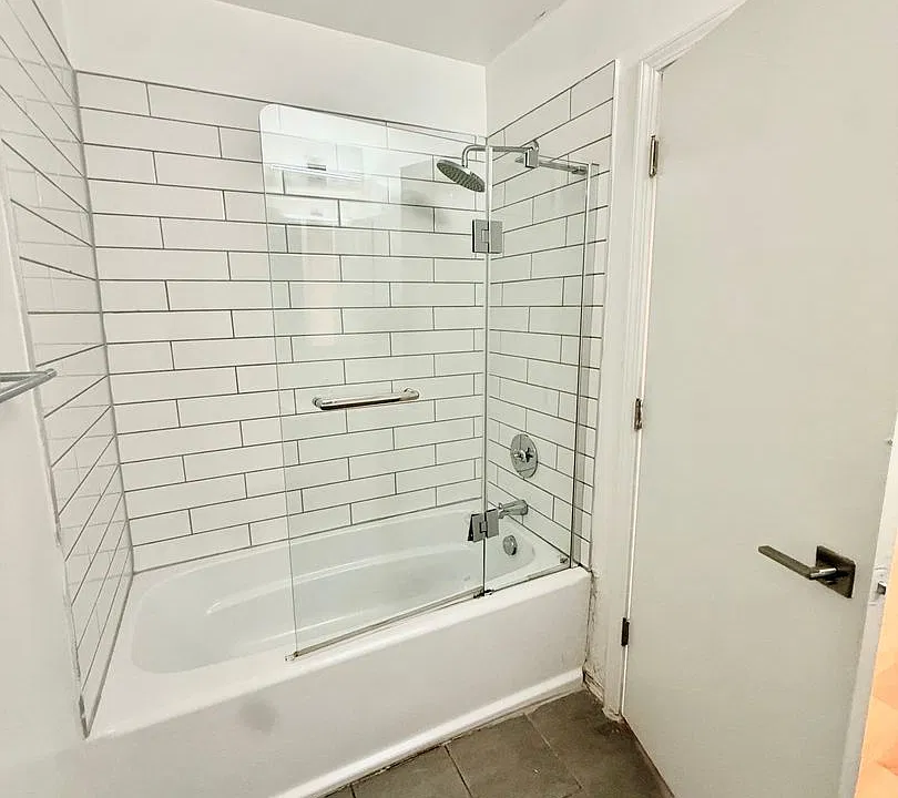 139 E Clifton Ave #206