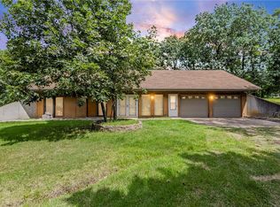 28543 W 85th Ter, De Soto, KS 66018