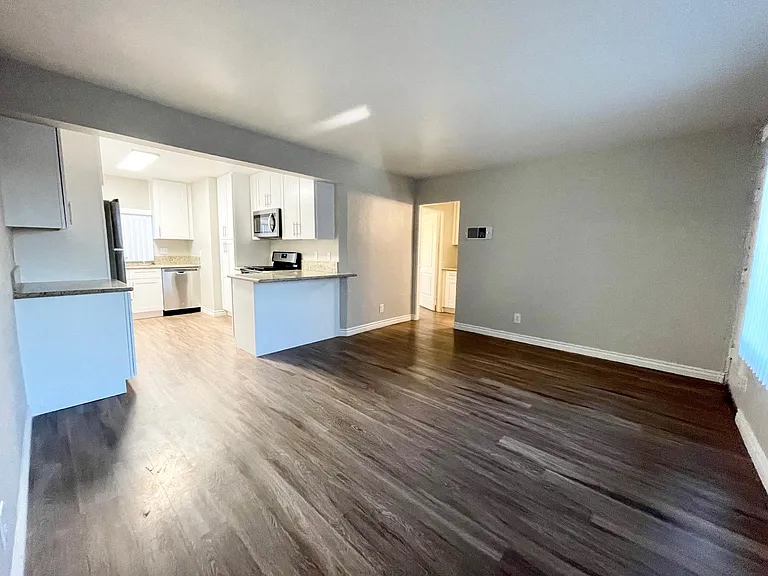 4550 Boundary St — Photo 6