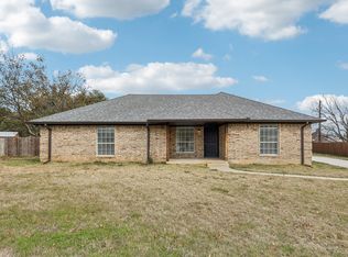 320 Edgewood St, Krum, TX 76249