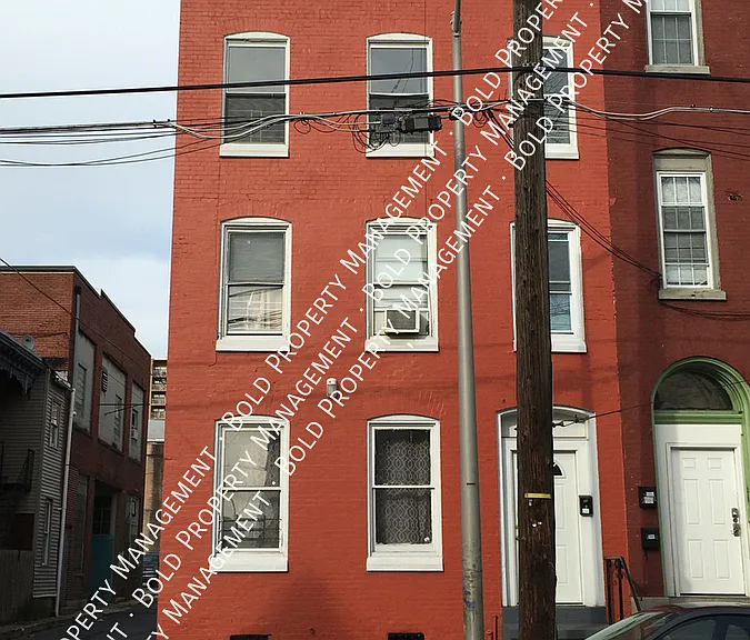 827 Chestnut St #2 — Photo 2