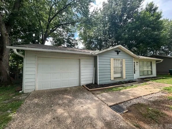 12 Parkridge Dr, North Little Rock, AR 72120