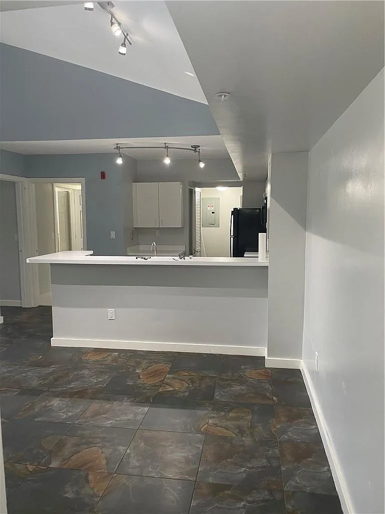 2 bed, 2.0 bath, 1124 sqft, $2,500 — Photo 2