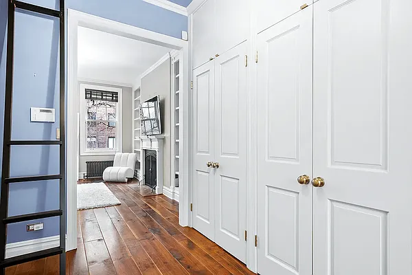 Rented by Compass | media 10