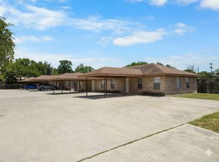 1118 W Goodwin St, Pleasanton, TX 78064