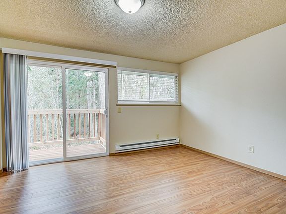 5th image of 997 SW Harrier Cir APT 5