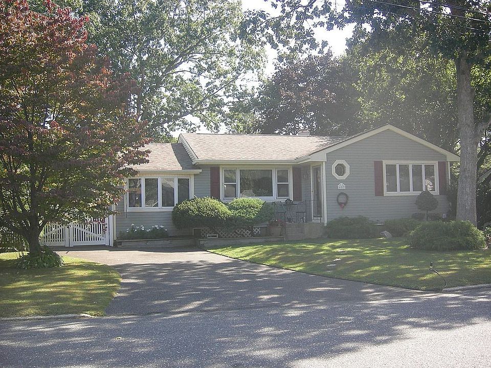1st image of 457 Bohemia Pkwy