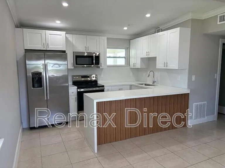 5580 Honeysuckle Dr — Photo 3
