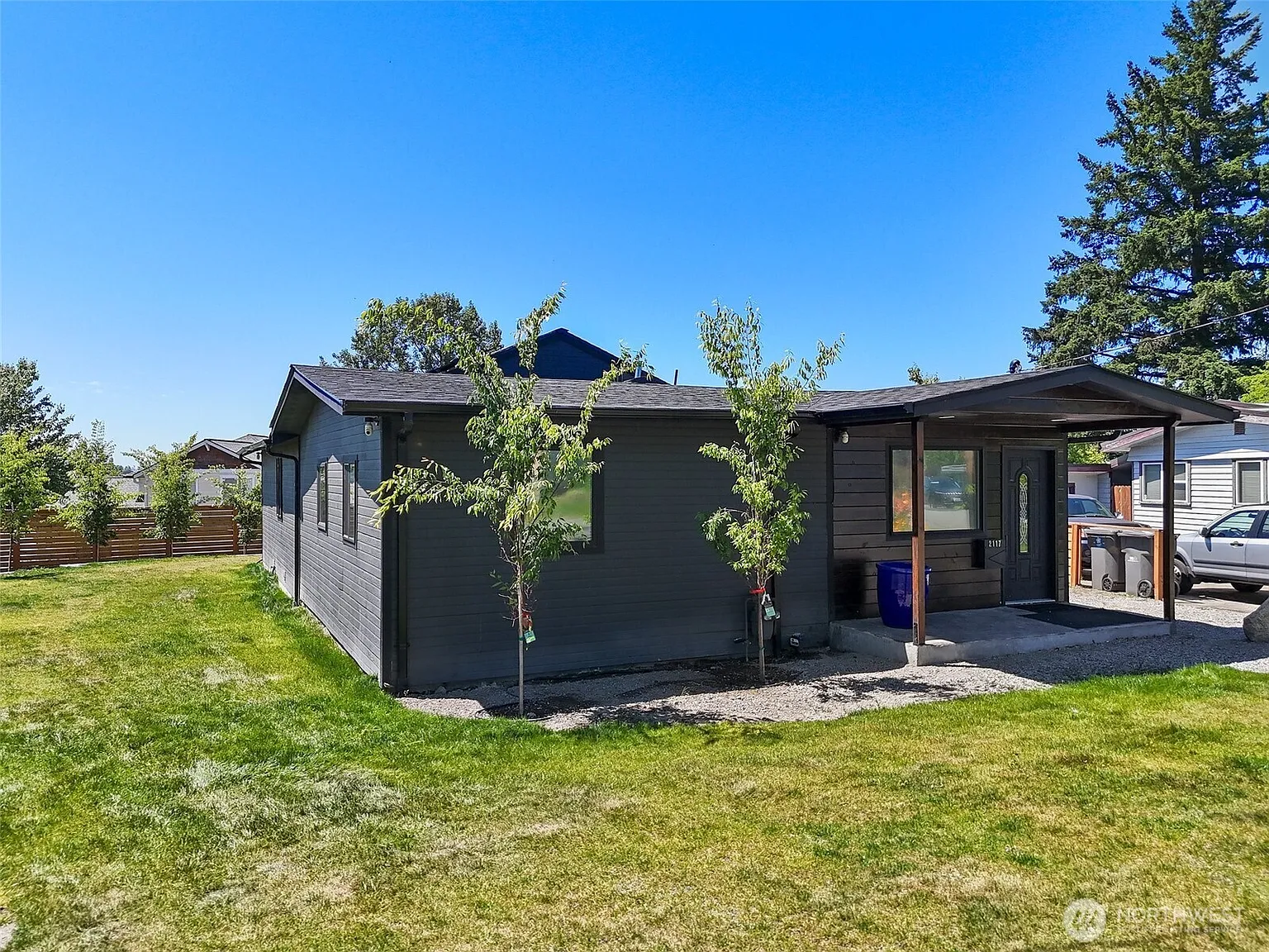 2117 NE 6th Place photo 1