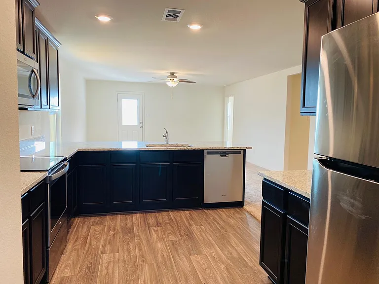1017 Riverdale Cv — Photo 7