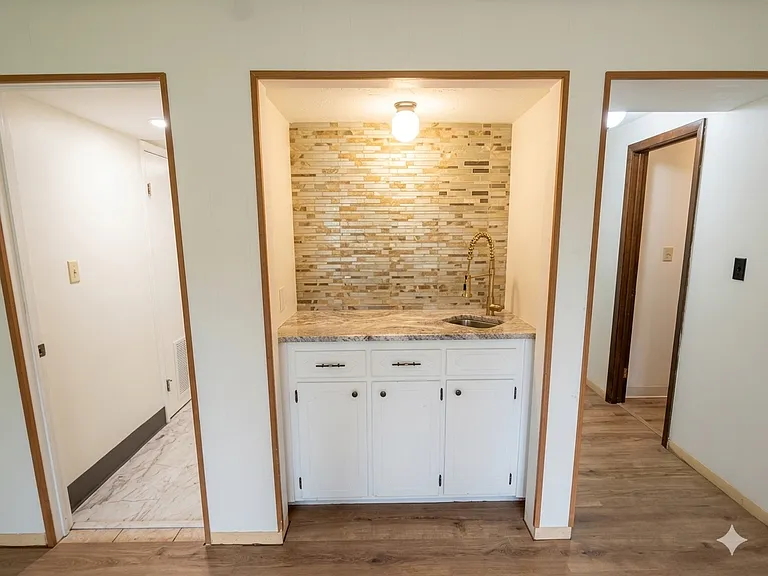 5910 Som Center Rd — Photo 10