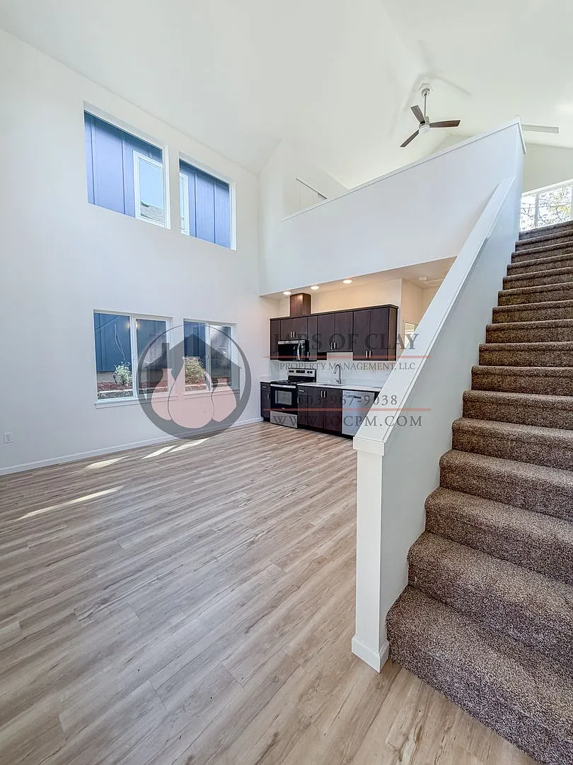 Bright and Cozy Two Bedroom Cottage — Photo 2