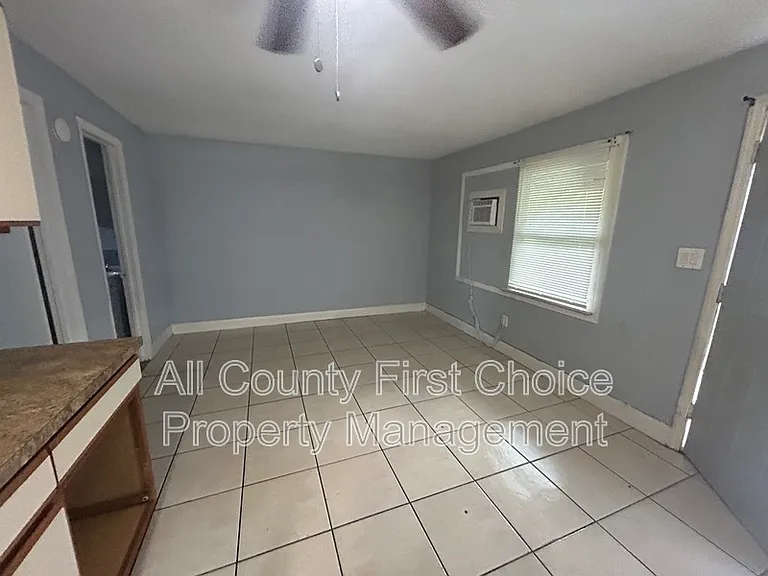 724 Wyatt St #B — Photo 4