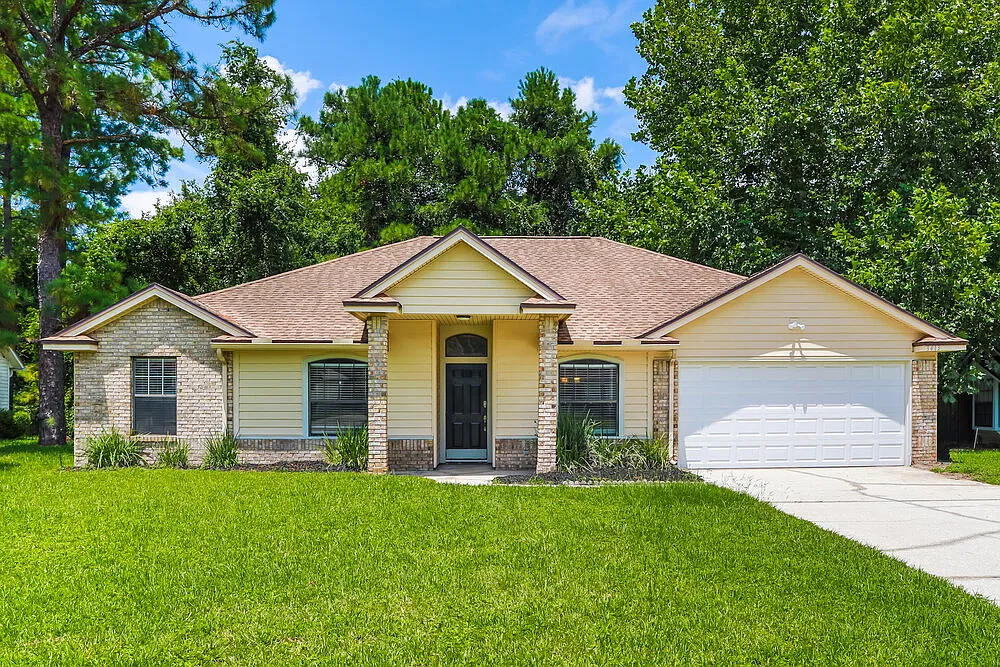 3 bed, 2.0 bath, 1732 sqft, $2,025 — Photo 1