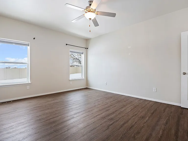 397 Marjorie St — Photo 12