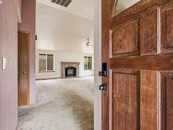 5th image of 215 SW 22nd St