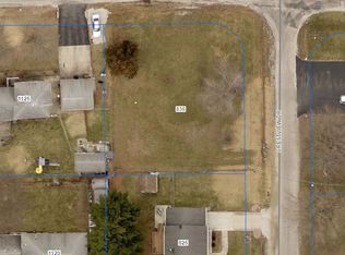 835 Crestview Dr, Mount Zion, IL 62549