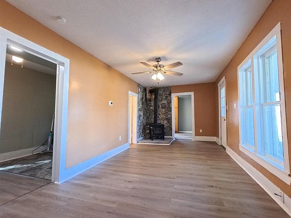 2nd image of 409 4th St