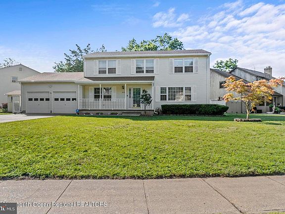 2nd image of 1015 Roanoke Dr