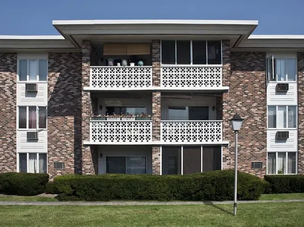 Warren Apartments, 28 3rd St #211, Warren, RI 02885