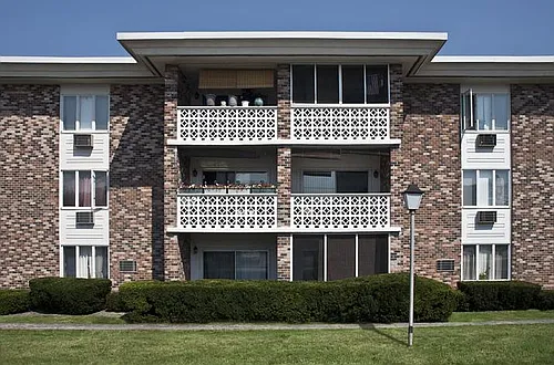 Warren Apartments Photo 1