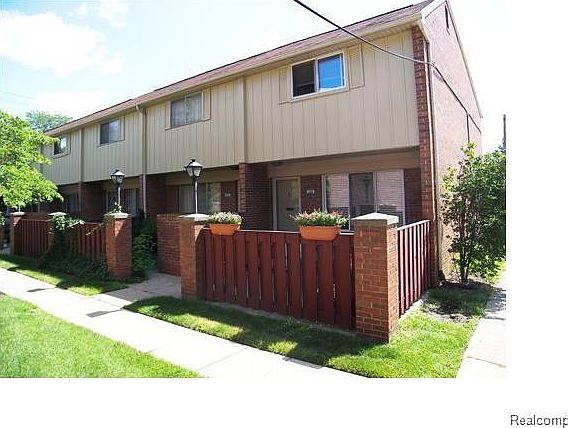 2nd image of 323 W Lincoln Ave #1