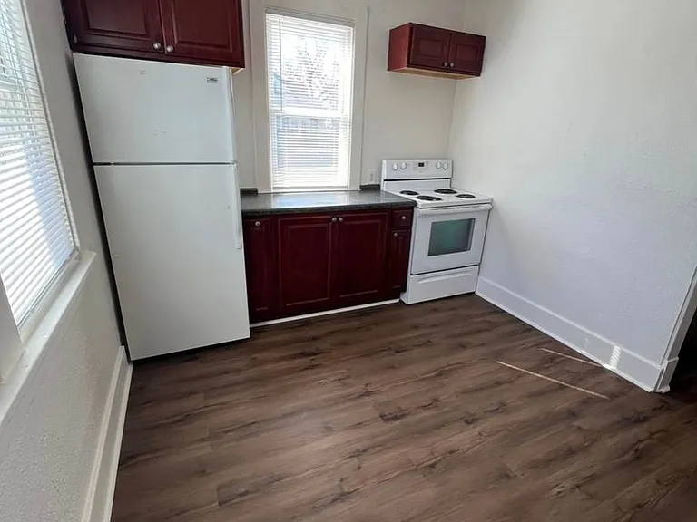 702 N Washington St — Photo 3