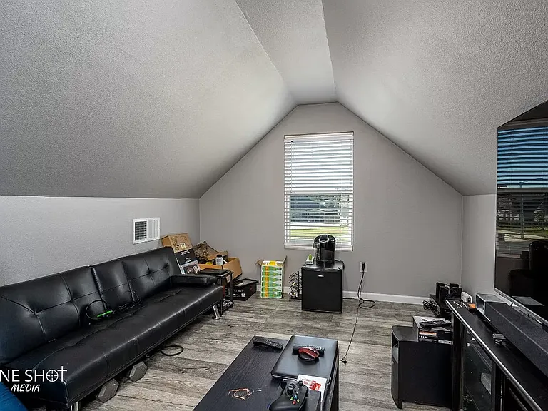 6609 Summerwood Trl — Photo 24