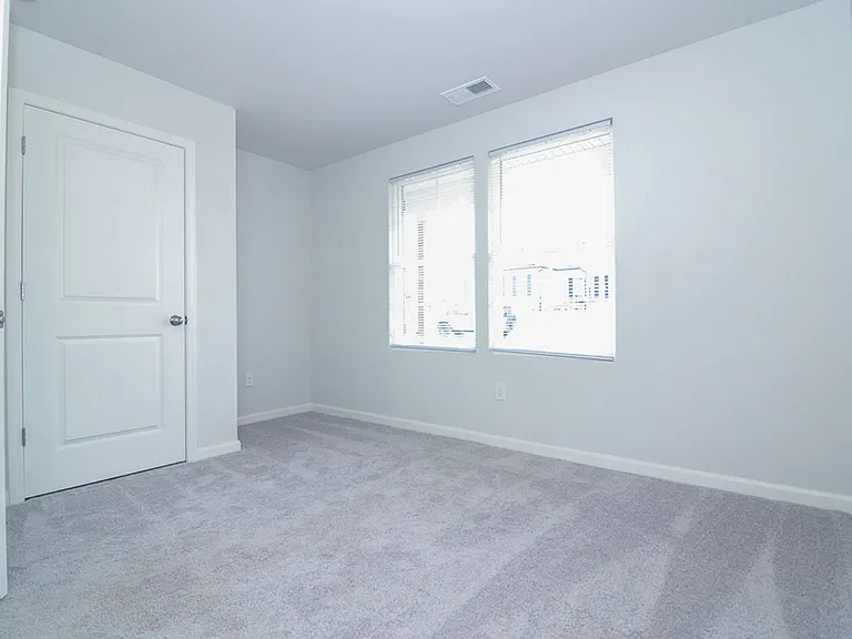 132 Elegance Way — Photo 32