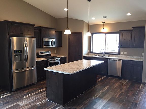 5th image of 311 Lanigan Way SE