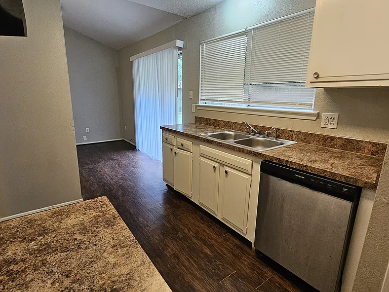 4430 McCleester Dr — Photo 5
