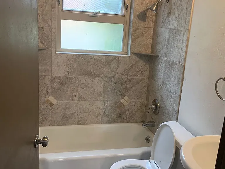 2350 Beacon Ave S — Photo 88