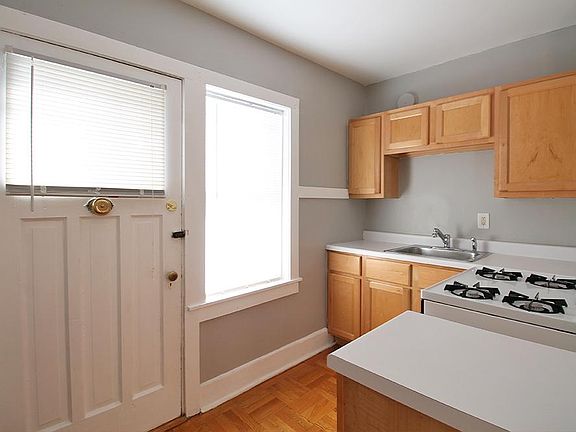 4th image of 426 Lake St APT F2
