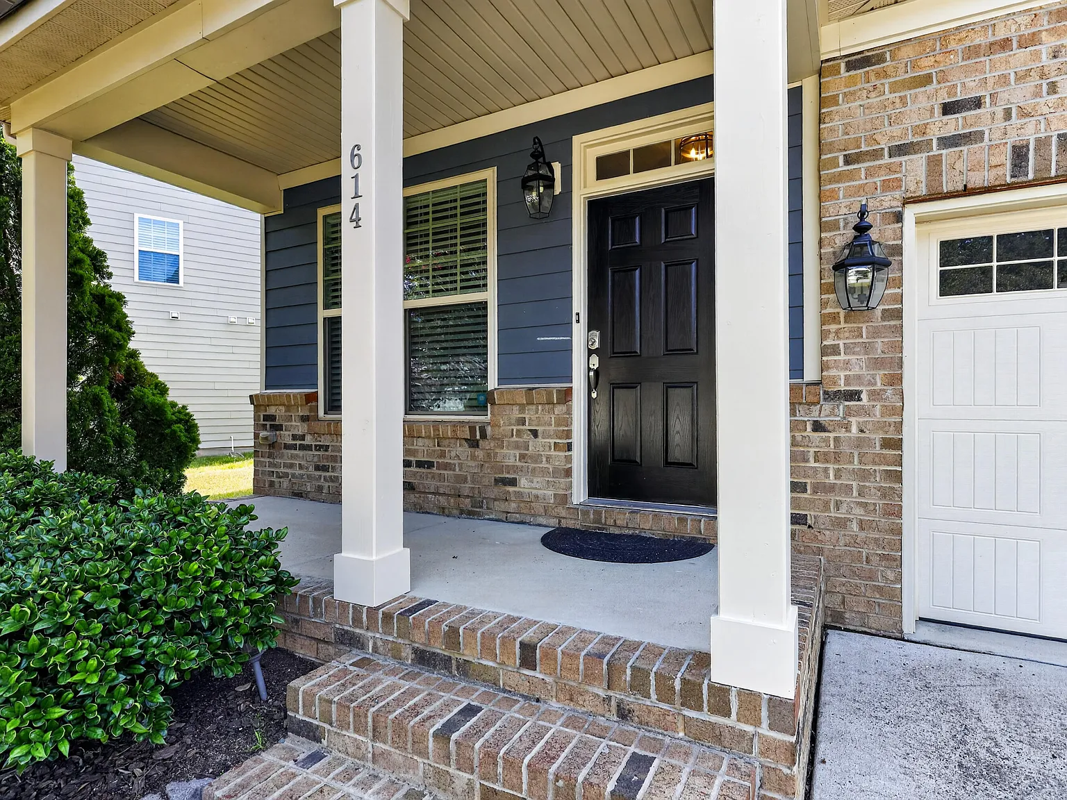5 bed, 3.0 bath, 2400 sqft, $2,695 — Photo 3
