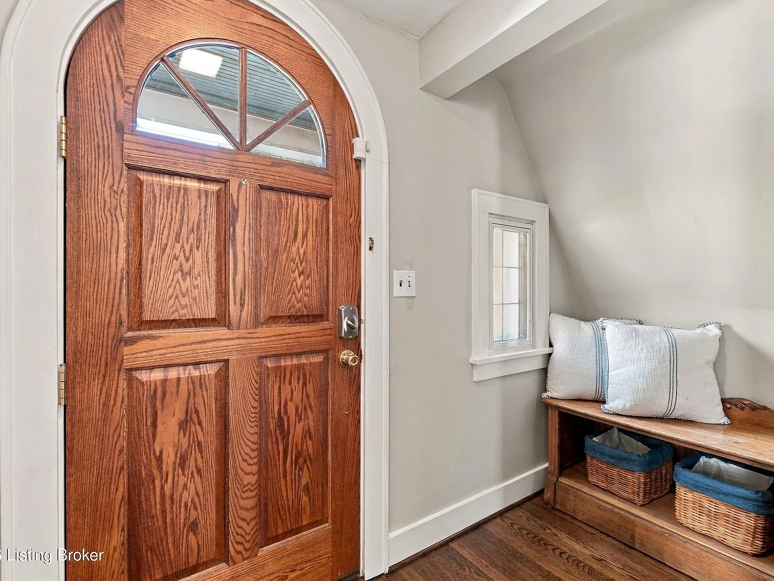 3 bed, 2.0 bath, 1625 sqft, $2,000 — Photo 2