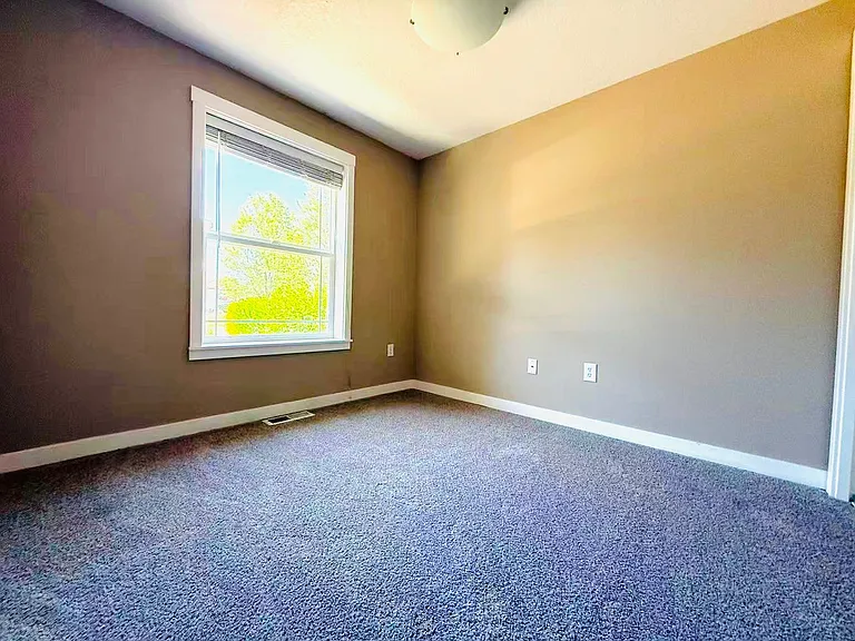 4063 Alameda Ave NE — Photo 14