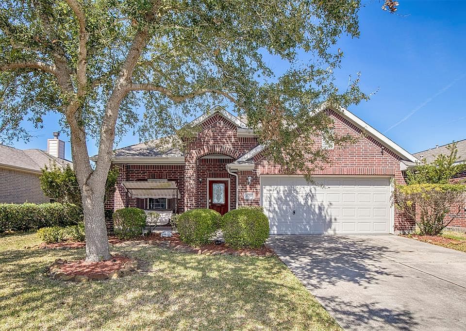 Beautiful three-bedroom home in Tuscan Lakes features lush landscaping and terrific curb appeal.
