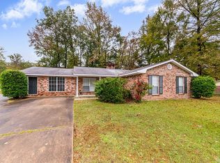 7923 S Pinewood Dr, Pine Bluff, AR 71603
