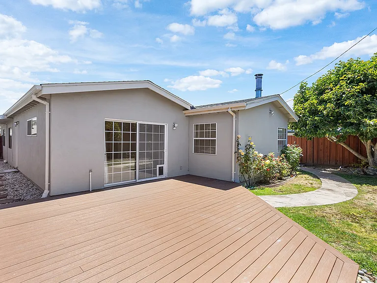 3818 Martin Dr — Photo 2